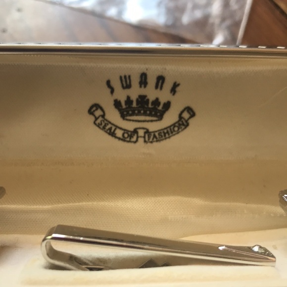 Gently used SWANK cufflinks with tie bar - Picture 3 of 8